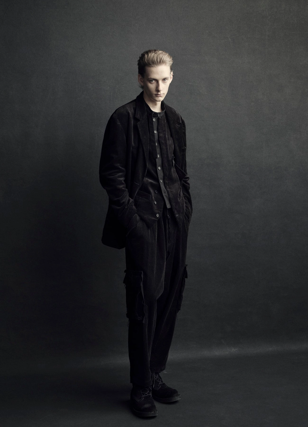 Tailored Fit 6W SOCCER CORDUROY TAPERED CARGO PANTS