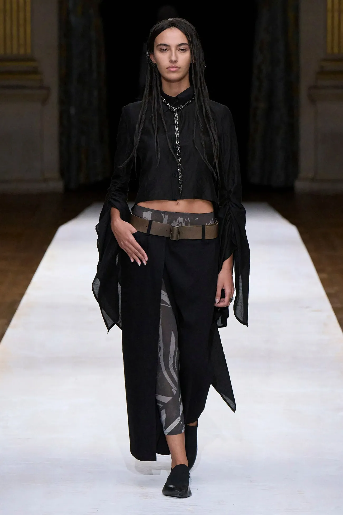 Si/C LAWN SWALLOWTAIL GATHER DETAIL BLOUSE Smooth Texture