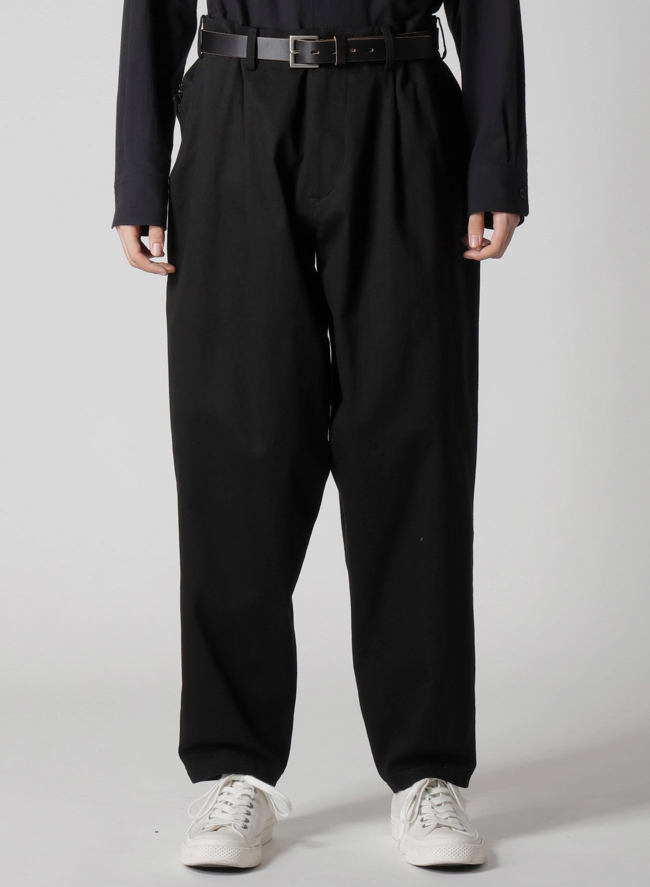 KATSURAGI PANTS WITH SIDE ZIP Relaxed Comfort Look Sleek Design