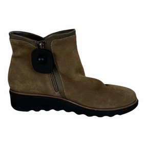 Quick Drying Anti Odor Trail Exploration Boots Ankle Flats By Clarks In Brown, Size: 9.5