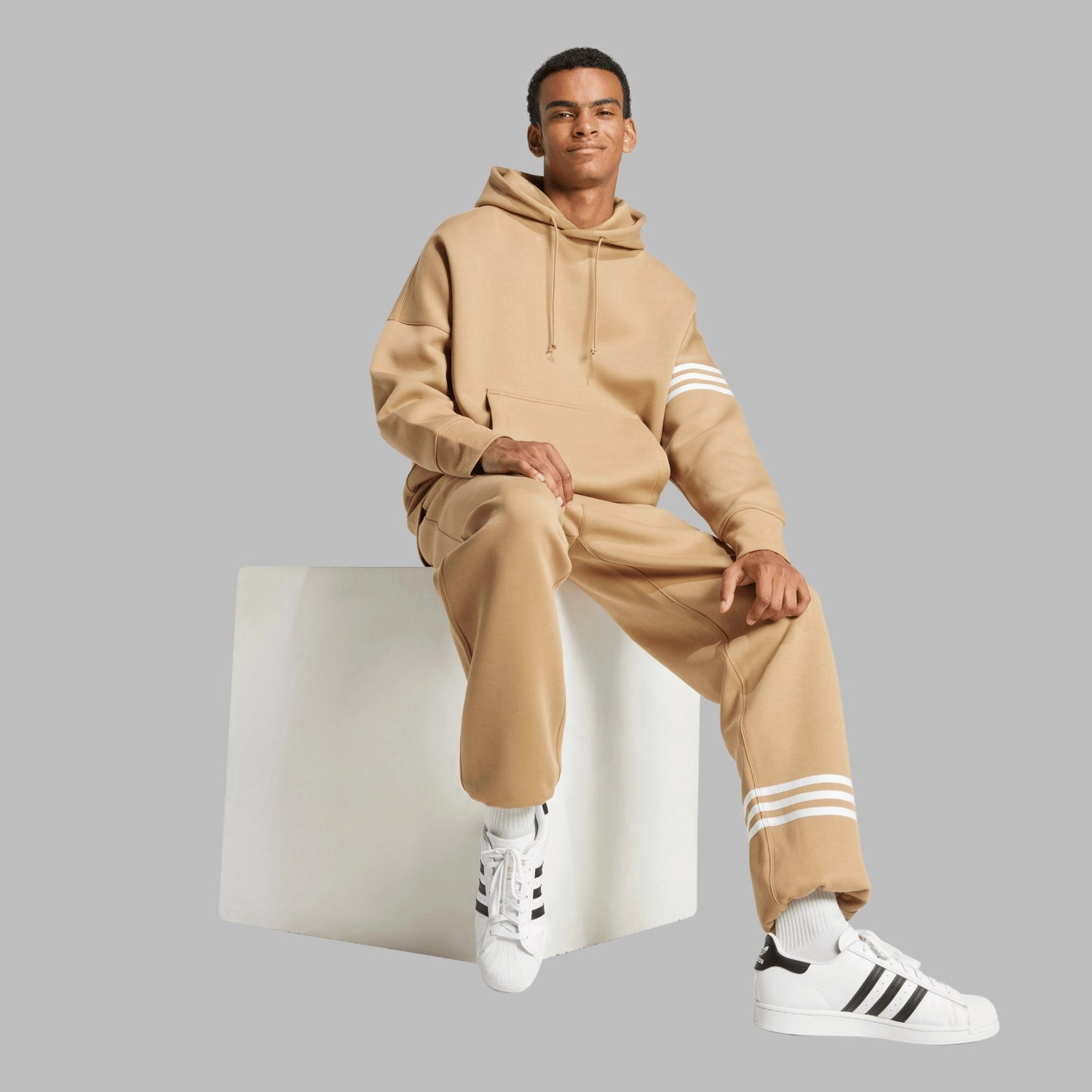 Must Have Balanced Weight Distribution Neu Classics Hoody - Mens