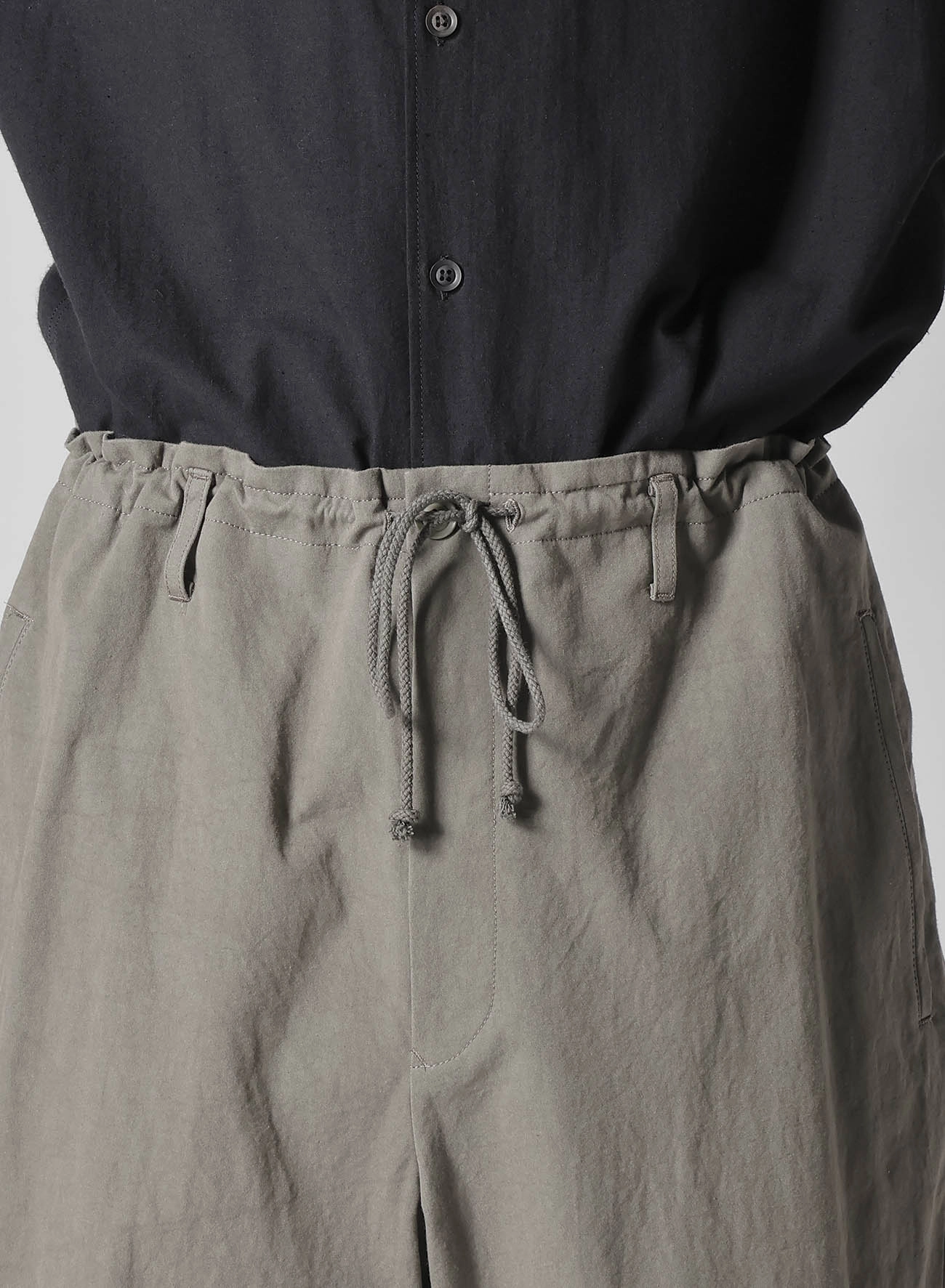 COTTON POPLIN PANTS WITH RIGHT AND LEFT LEG POCKETS Urban Fit Lightweight Design