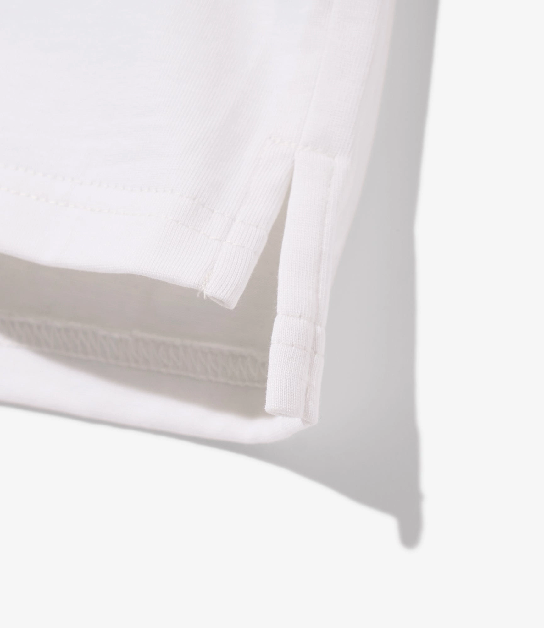 Crew Neck T-Shirt ?C?White 'Greatest Elevations' Print Structured silhouette Compact Stitch Pattern