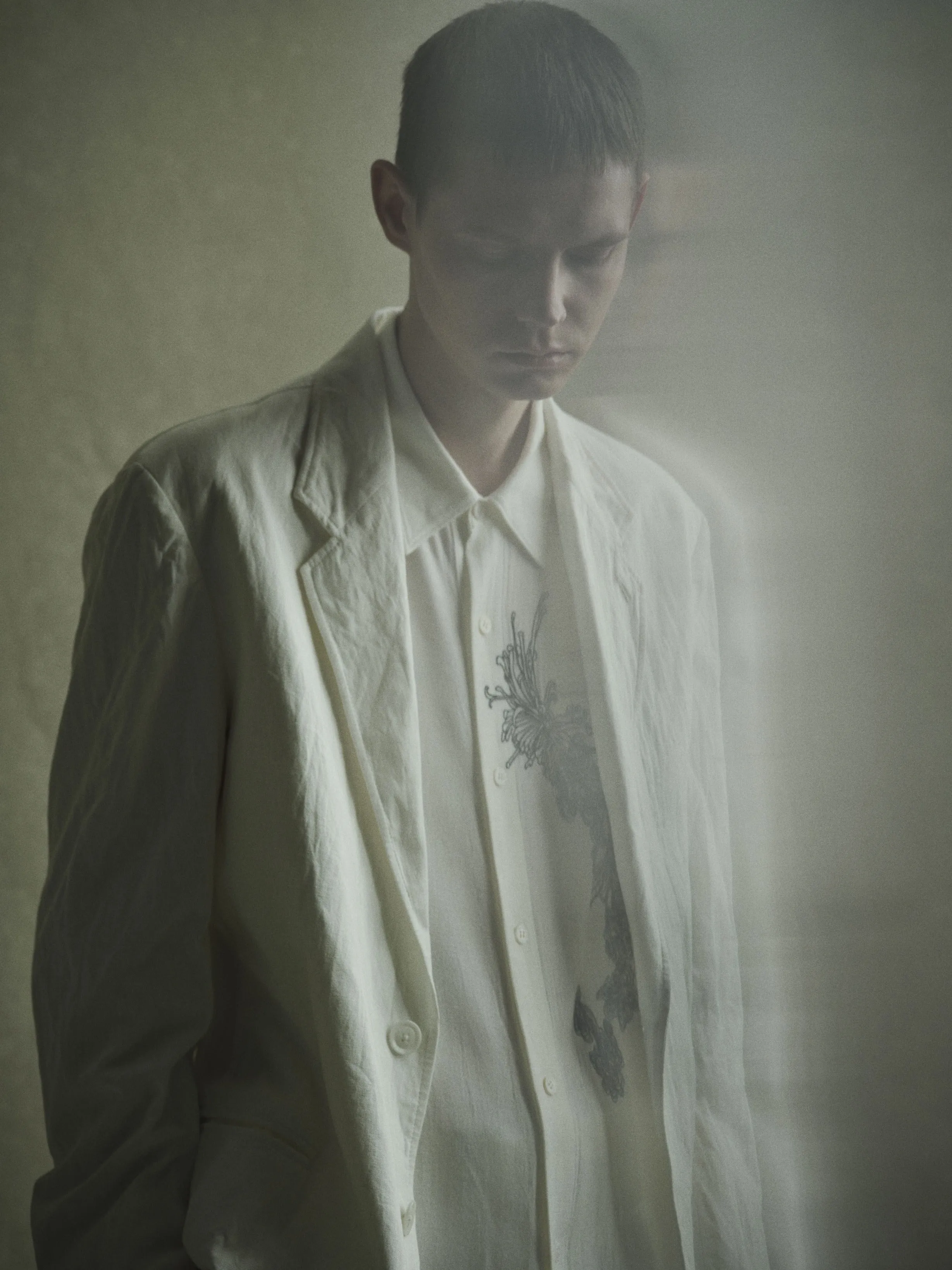 VISCOSE TWILL CHRYSANTHEMUM EMBROIDERY OVERSIZED SHIRT Youthful Style Eco Friendly Material