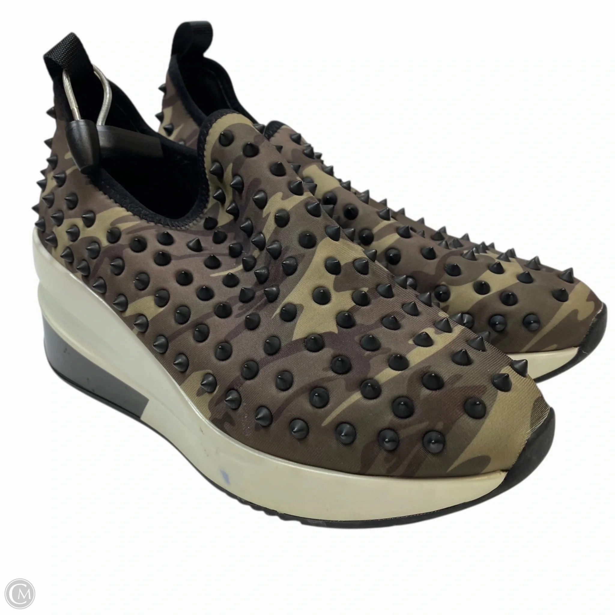 Shoes Sneakers By Gianni Bini In Camouflage Print, Size: 7 velcro shoes