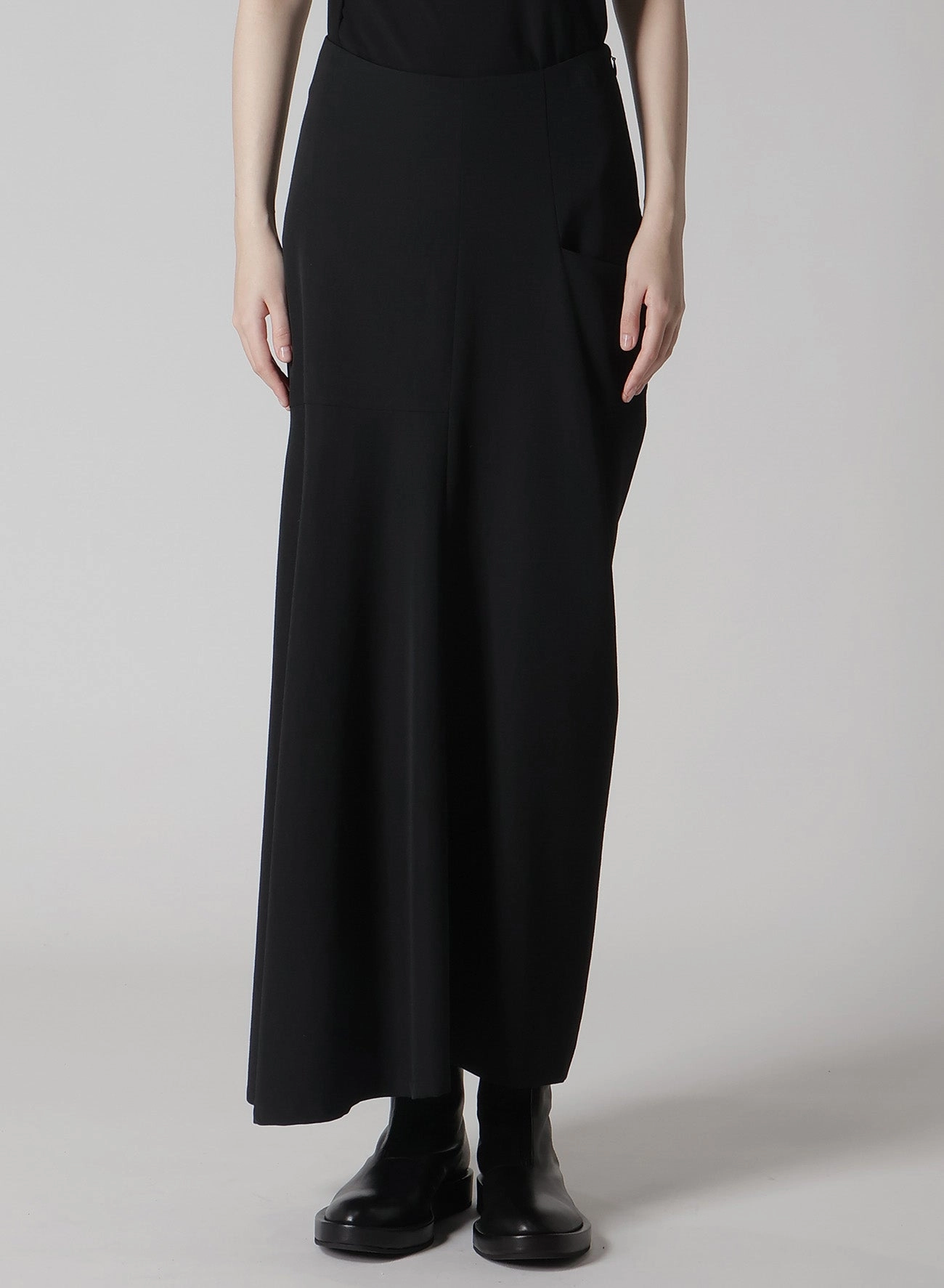 Soft and Smooth WOOL GABARDINE LEFT CLOTH SKIRT