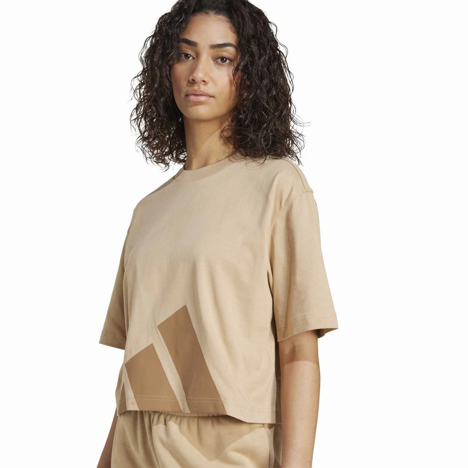 Everyday Top Seasonal Trend Essentials Big Logo Tee - Womens