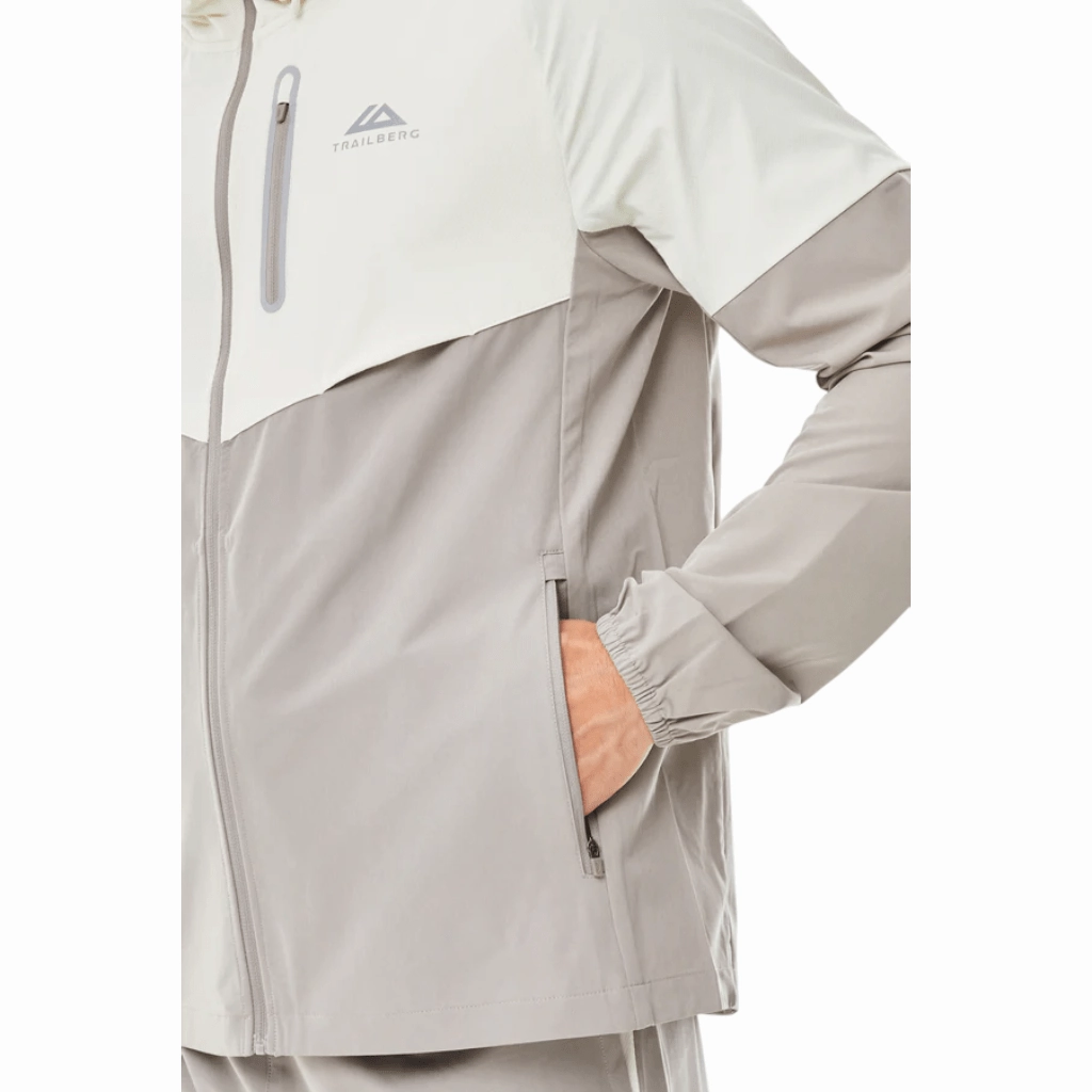 Seamless overlays reduce friction during repetitive motion slim fit Trailberg Cloud AW25 Hood Jacket Men