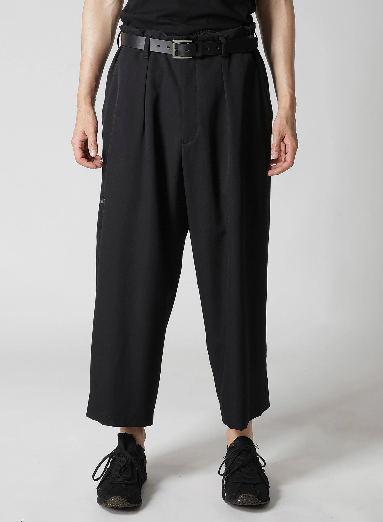Soft and Stretchy Relaxed Style WOOL GABARDINE R COIN POCKET PANTS