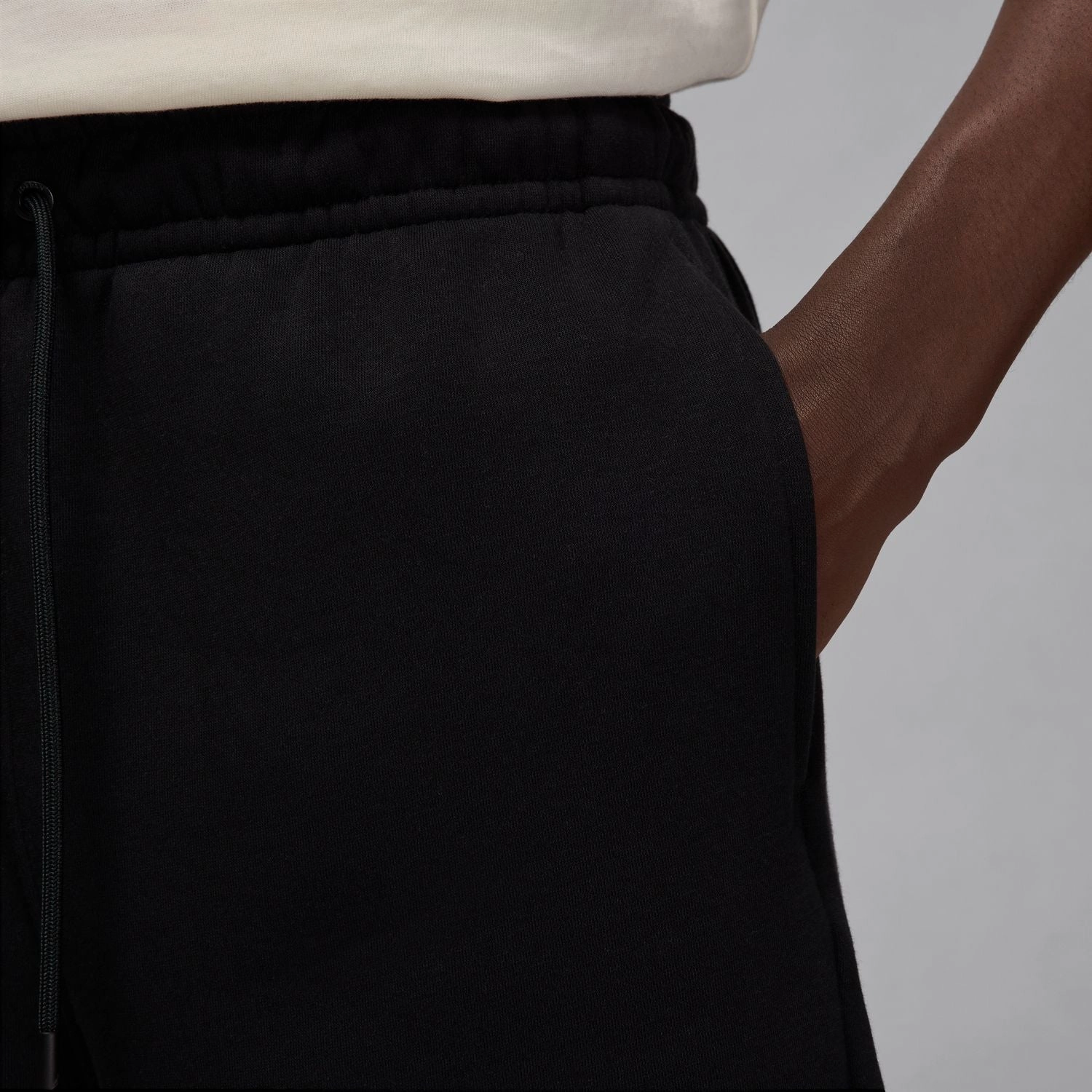 Brooklyn Fleece Short - Mens Travel Essential sequined details