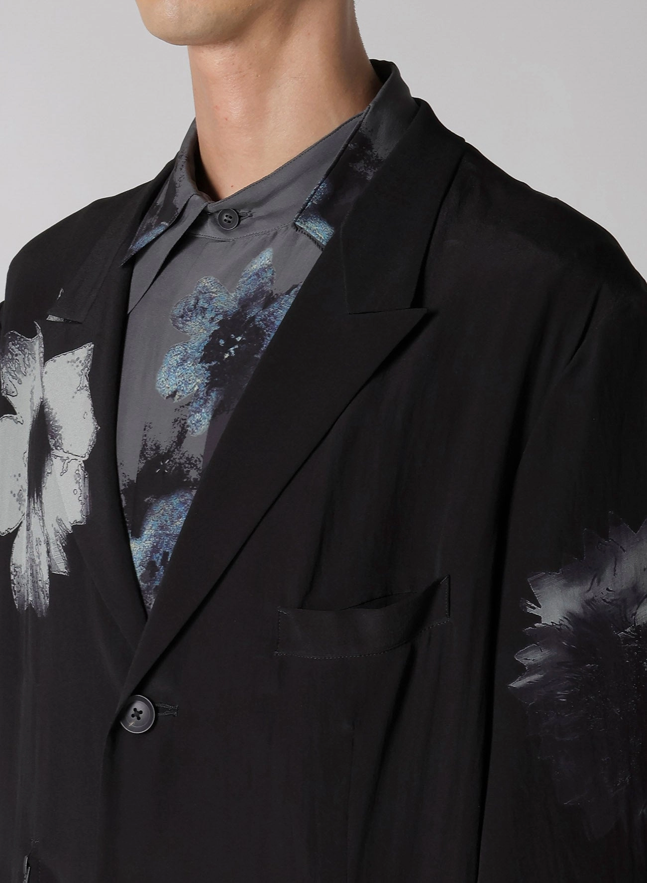 Structured Warmth Chilly Commute WHITE FLOWER PRINT SLIT JACKET