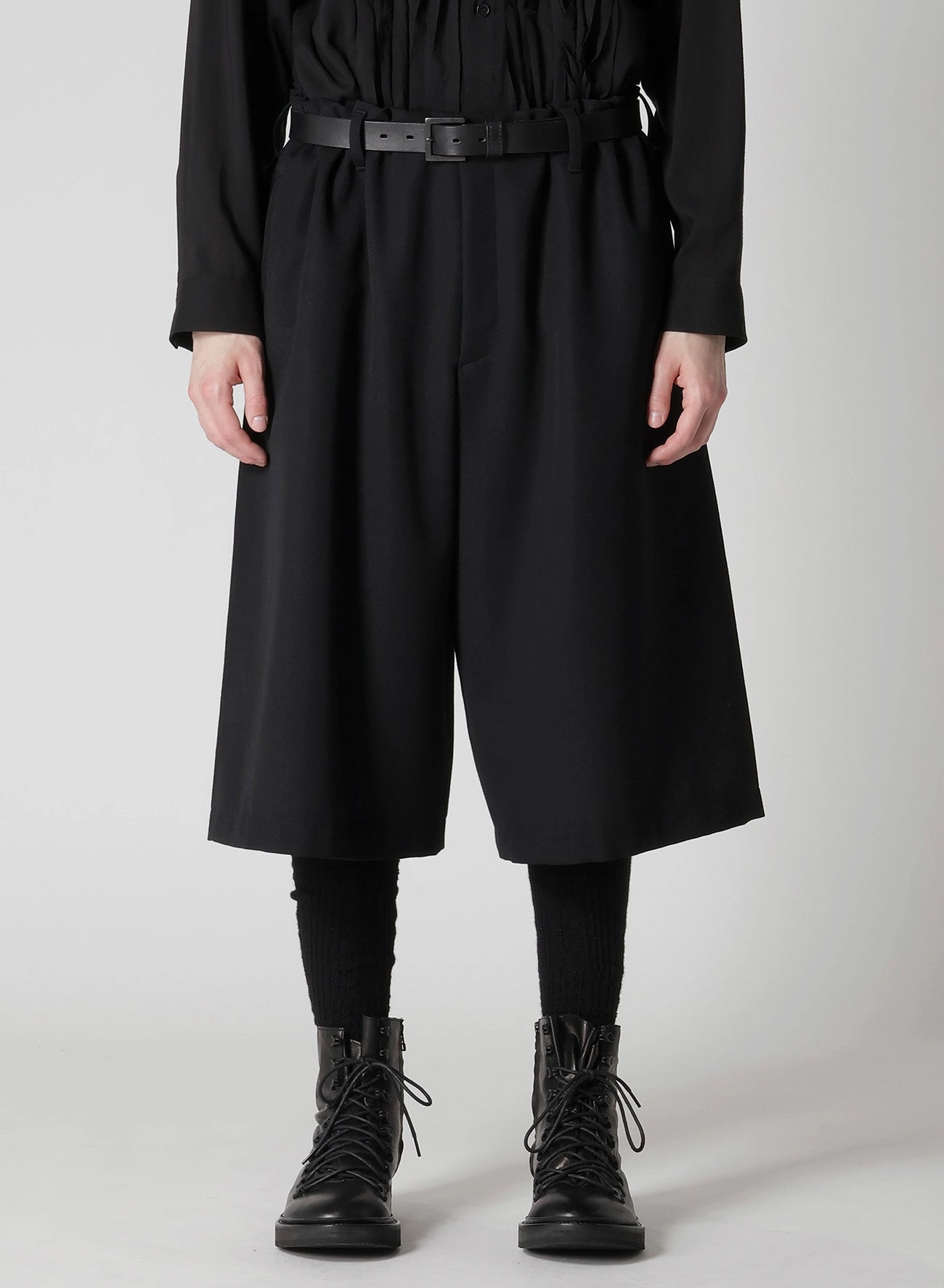 ARMY GABARDINE PLEATS HALF PANTS Smart Design