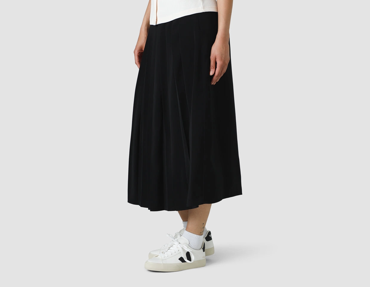 Fred Perry Women's Pleated Tennis Skirt / Black Flattering Fit Fitted waist