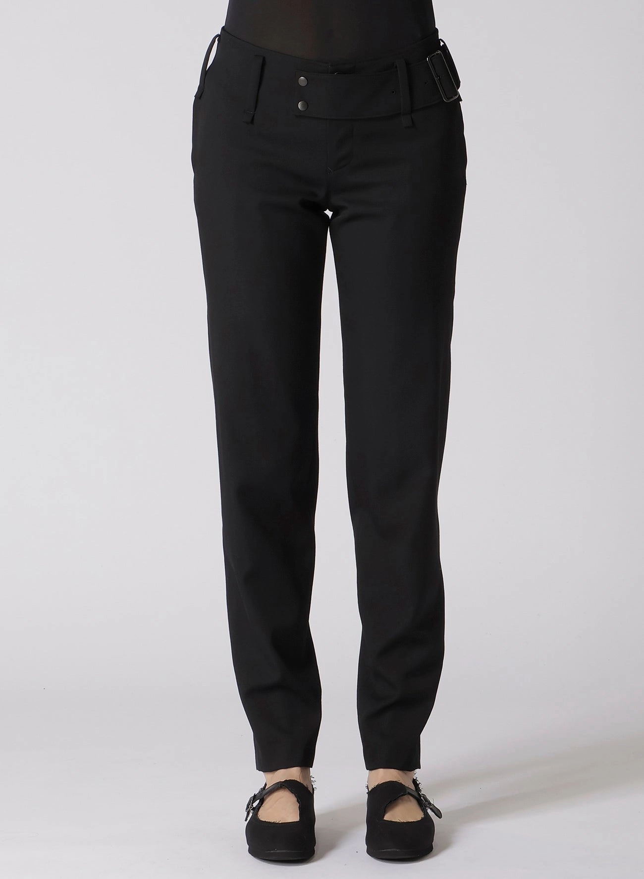 All-day Comfort GABARDINE LOW-RISE BELTED PANTS