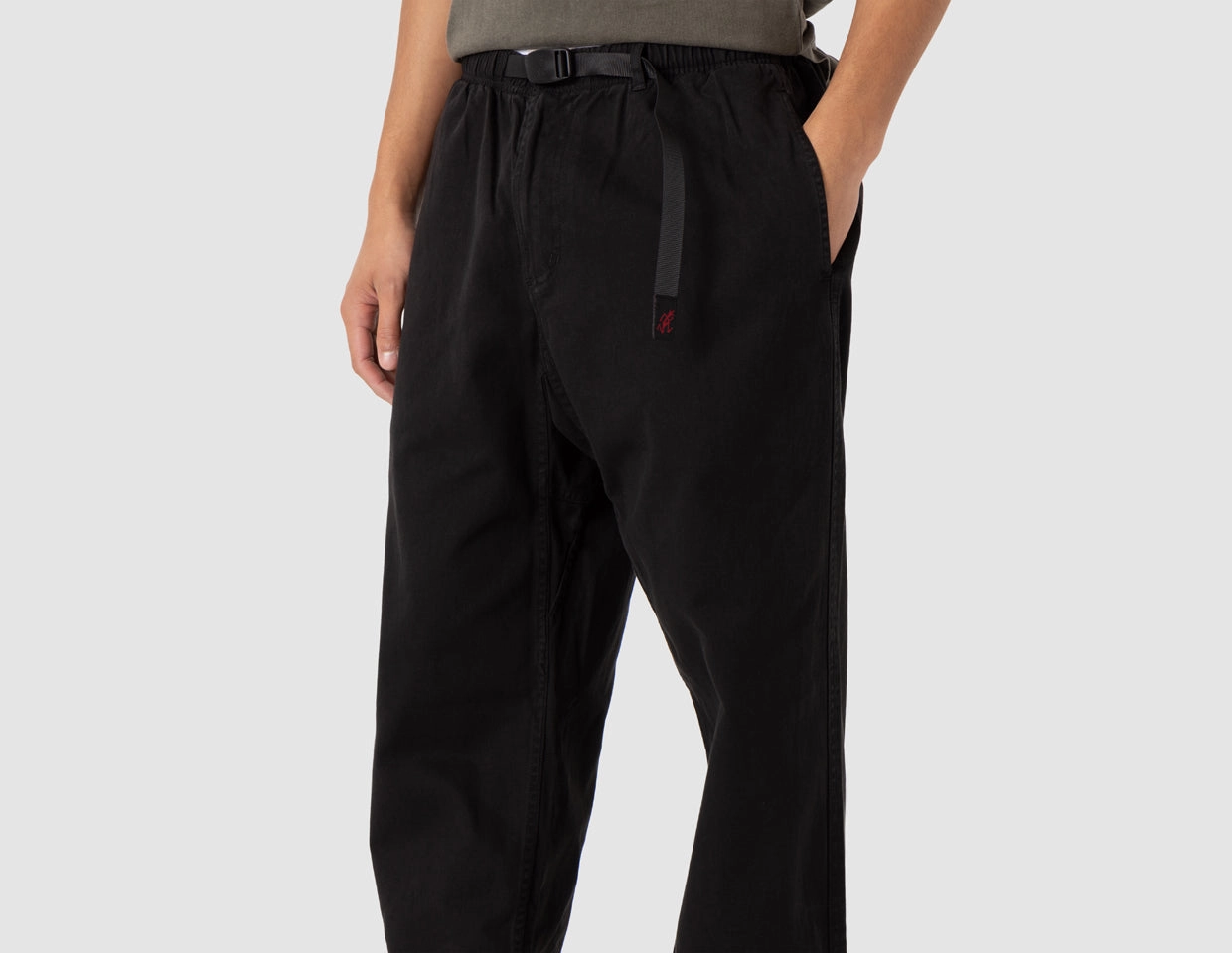 Gramicci Loose Tapered Pants / Black Flexible Knee Articulation
