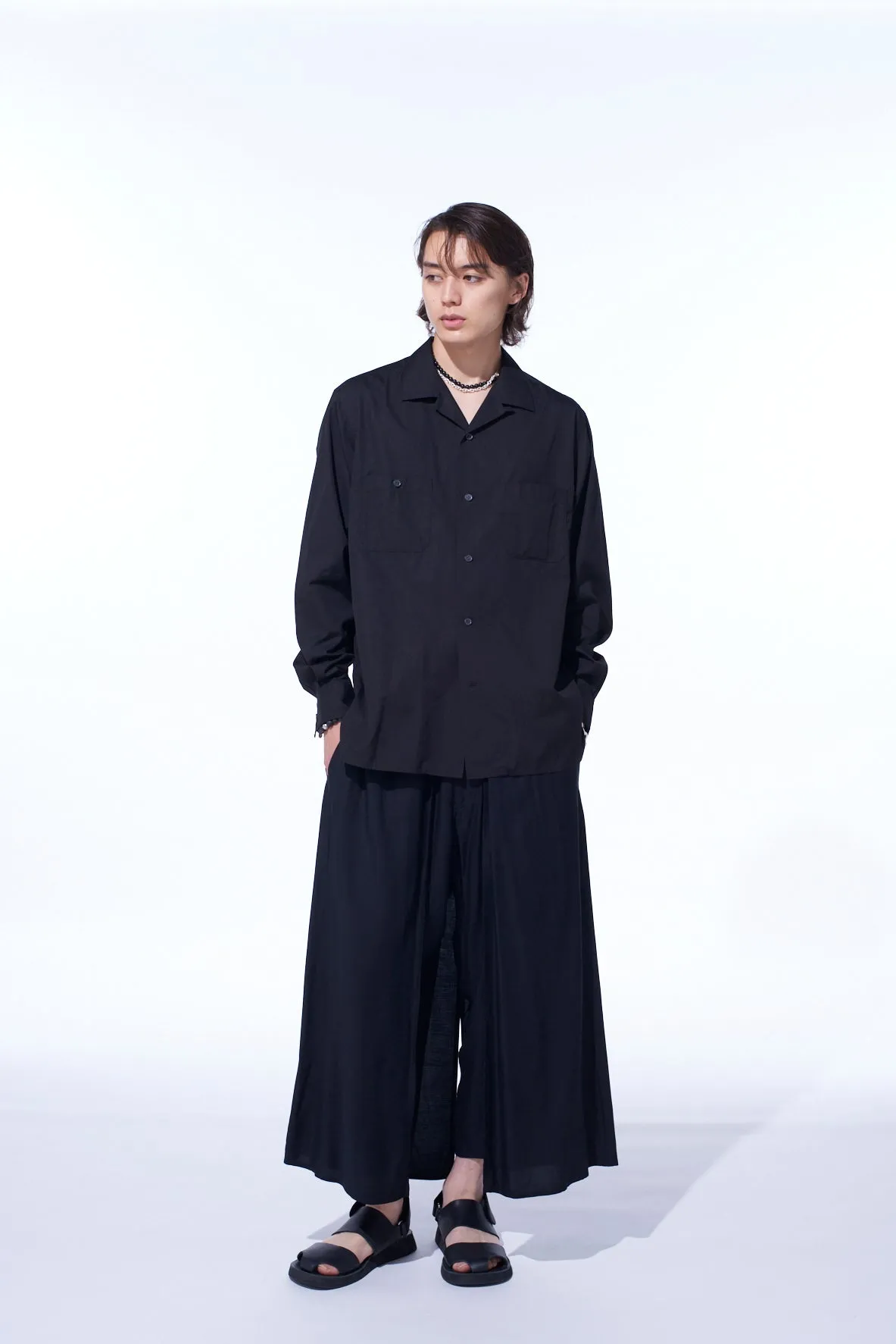 COTTON BROAD LOOSE-FIT OPEN COLLAR SHIRT Adjustable Cuffs Lightweight Material