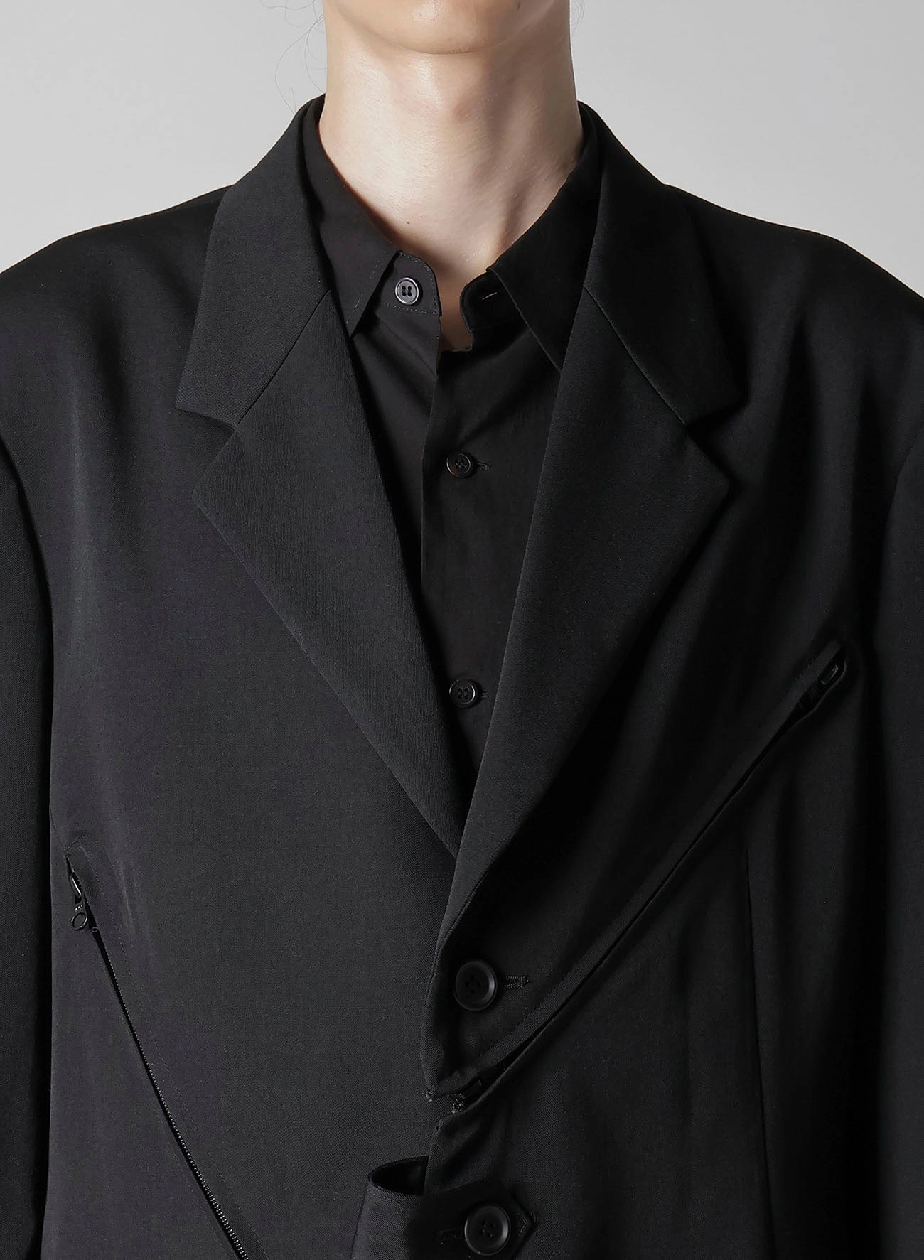 WOOL GABARDINE ZIP DETAIL PANELED JACKET Compression Fold Design