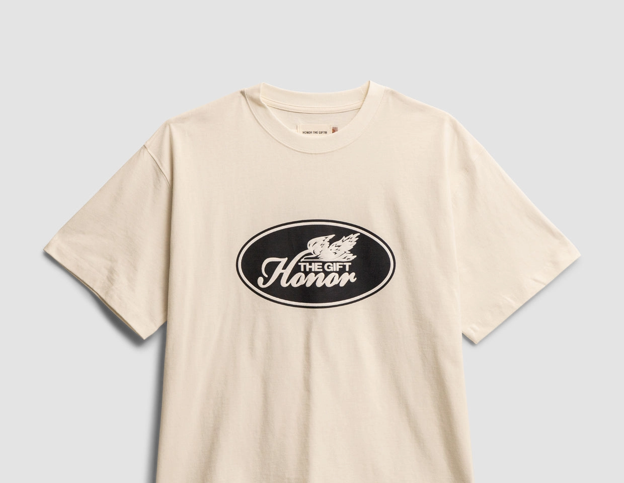 Honor The Gift Auto T-Shirt / White Casual Touch Ribbed Collar Design