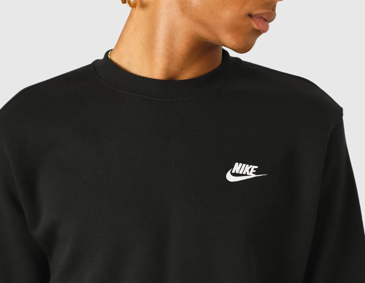 Odor Resistant Nike Sportswear Club Fleece Crewneck Black / White