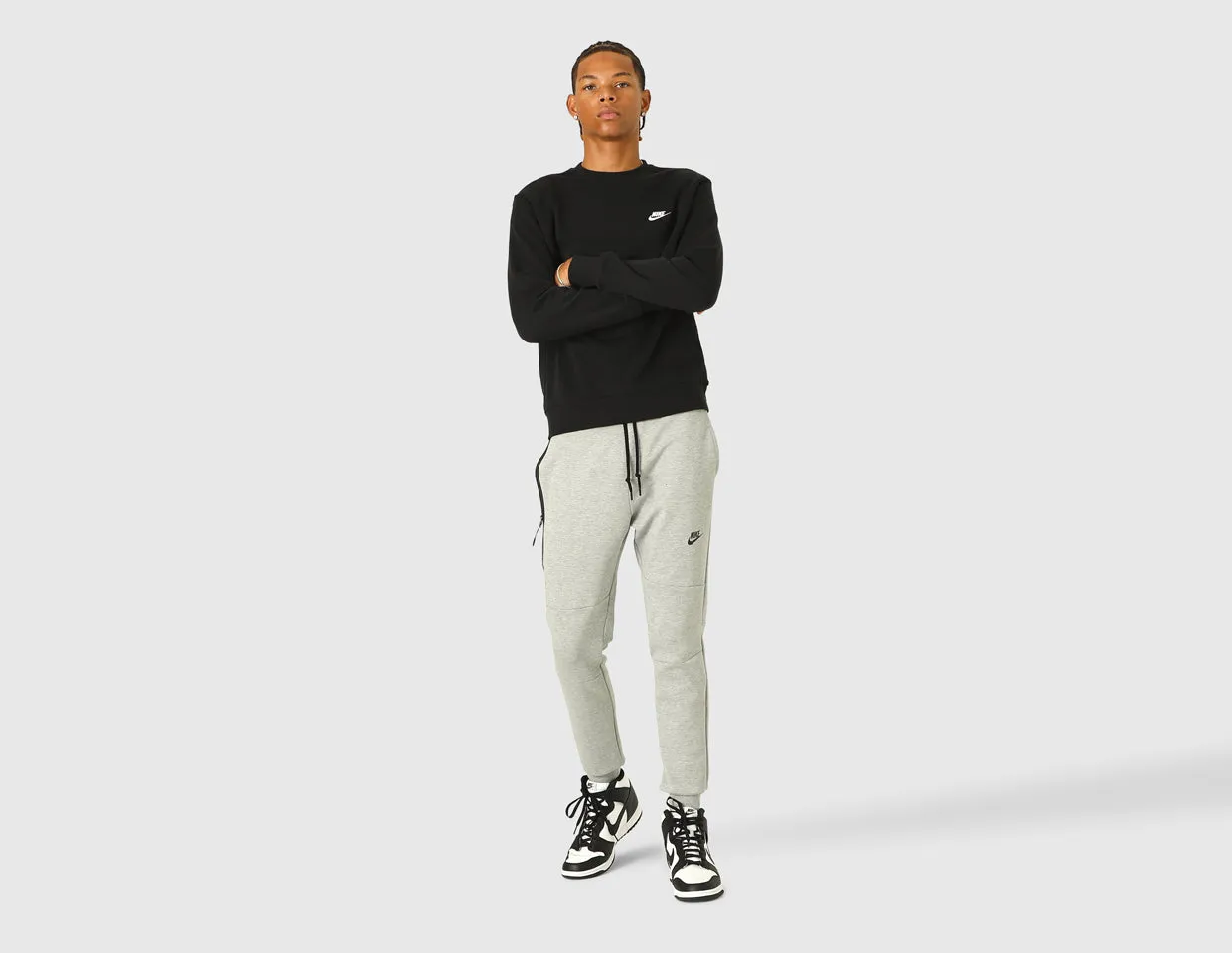 Effortless Look Nike Sportswear Club Fleece Crewneck Black / White