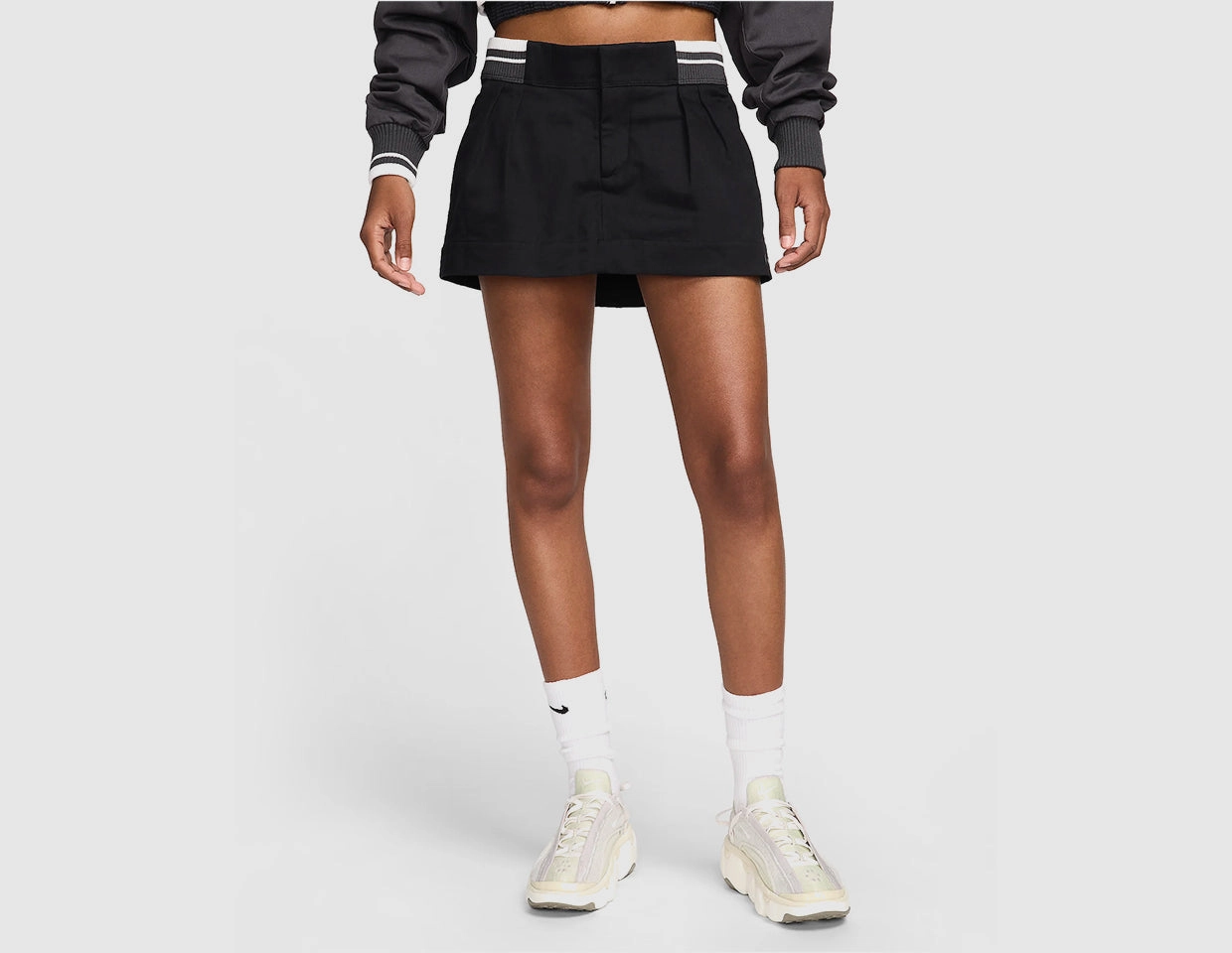 Relaxed Waist LowProfileStitching Nike Women's Canvas Low-Rise Mini Skirt Black / Anthracite