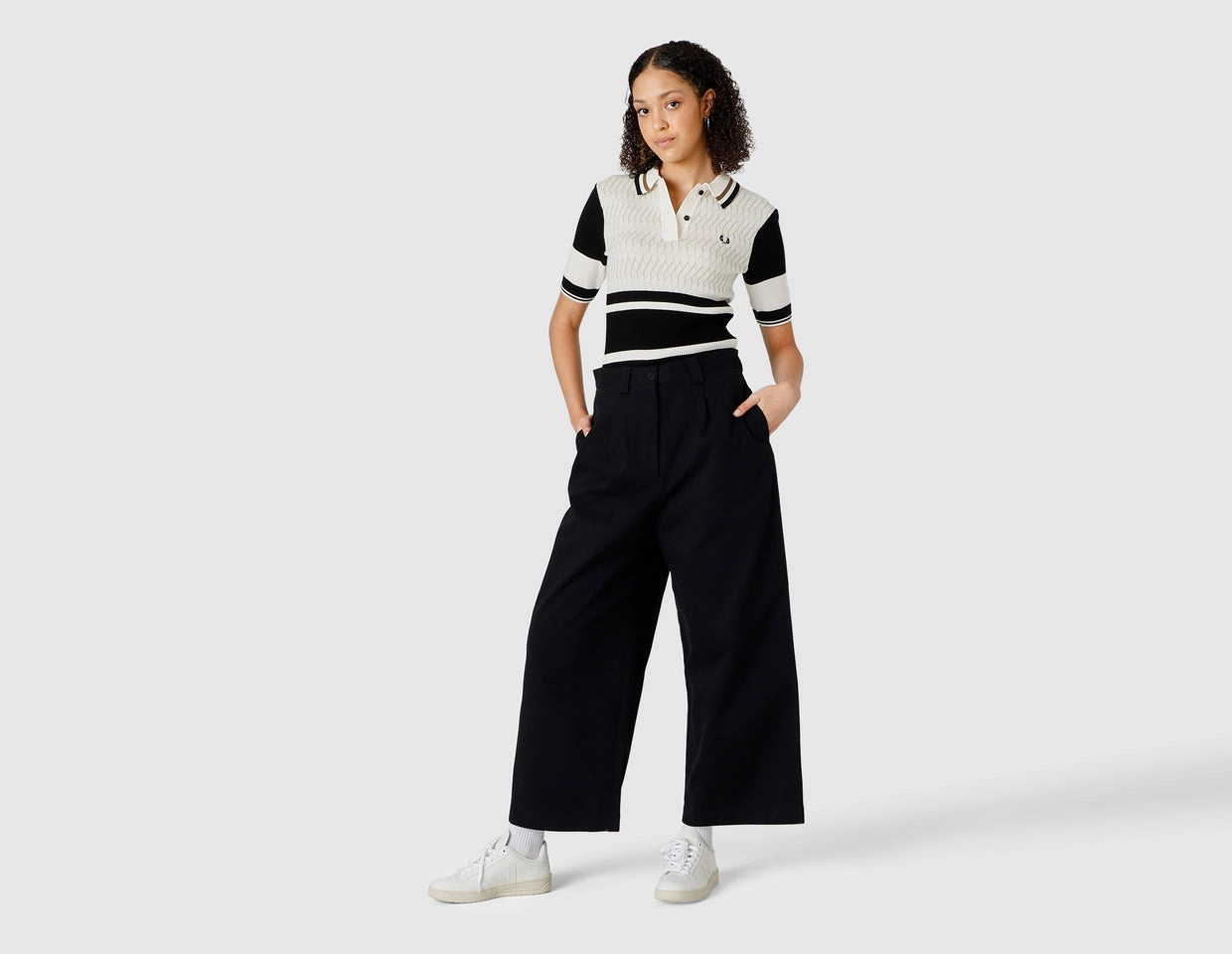 Cozy and Fashionable Scoop neck femininity Fred Perry Women's Jacquard Knitted Shirt / Ecru