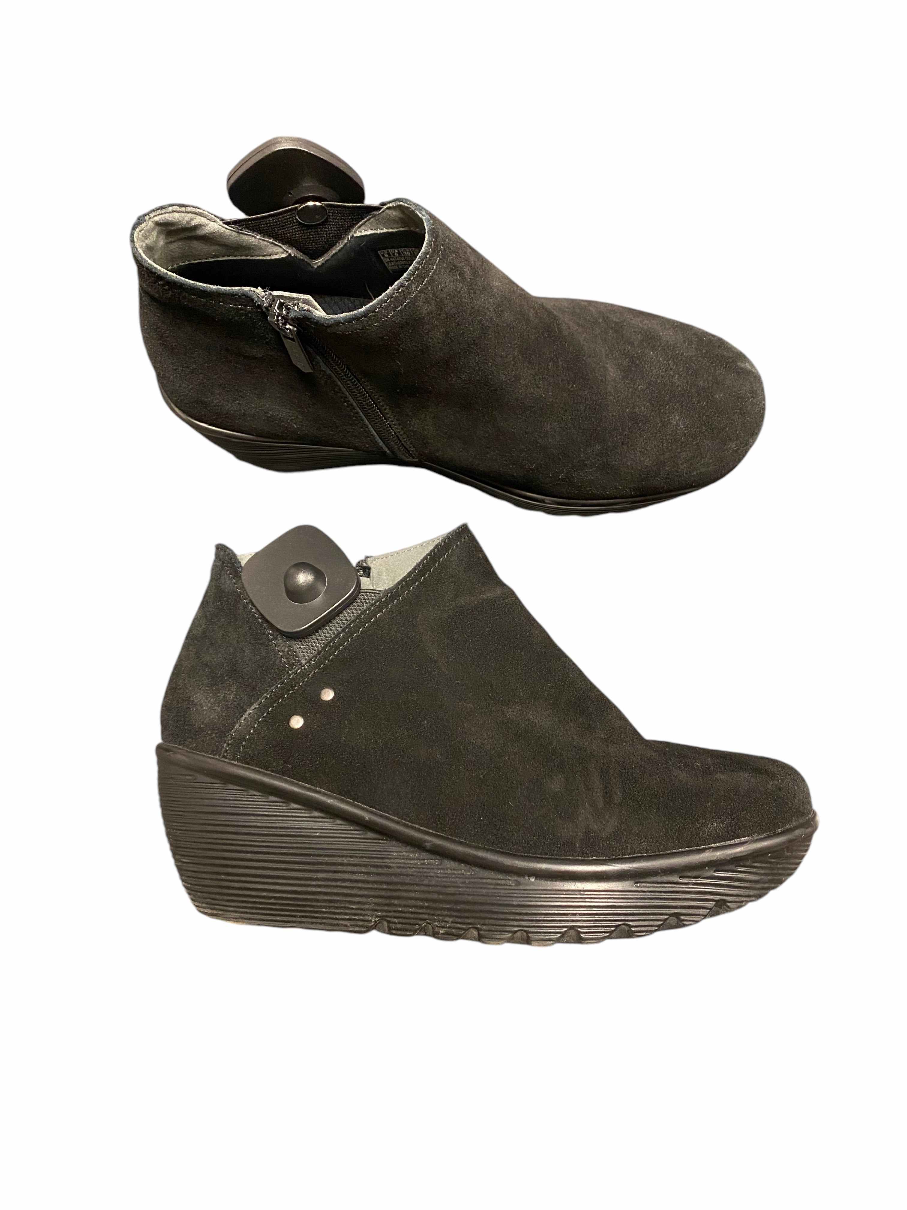 Outdoor Performance Shock Absorbing Mountain Climber Boots Ankle Flats By Skechers In Black, Size: 9