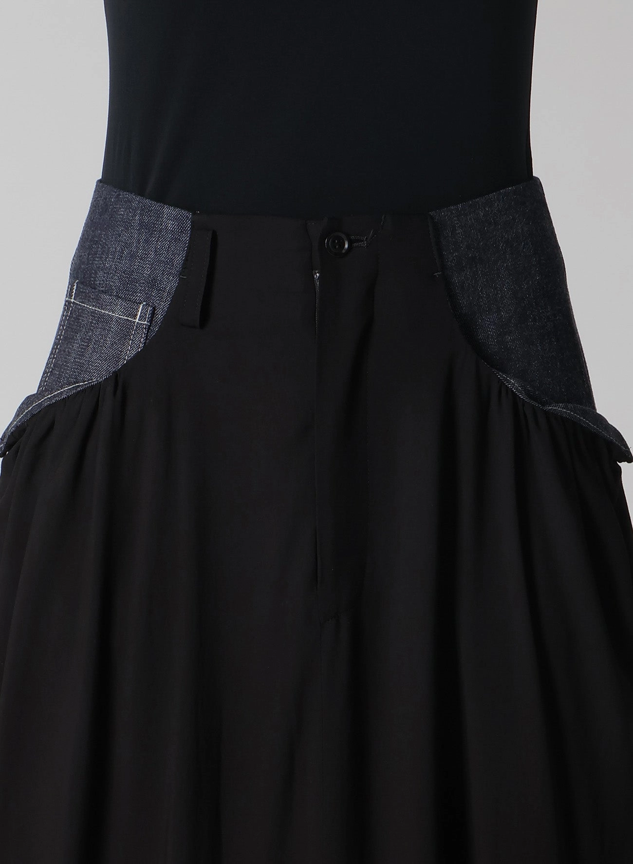 RIGID DENIM COMBINATION SKIRT Light Blend Office Casual