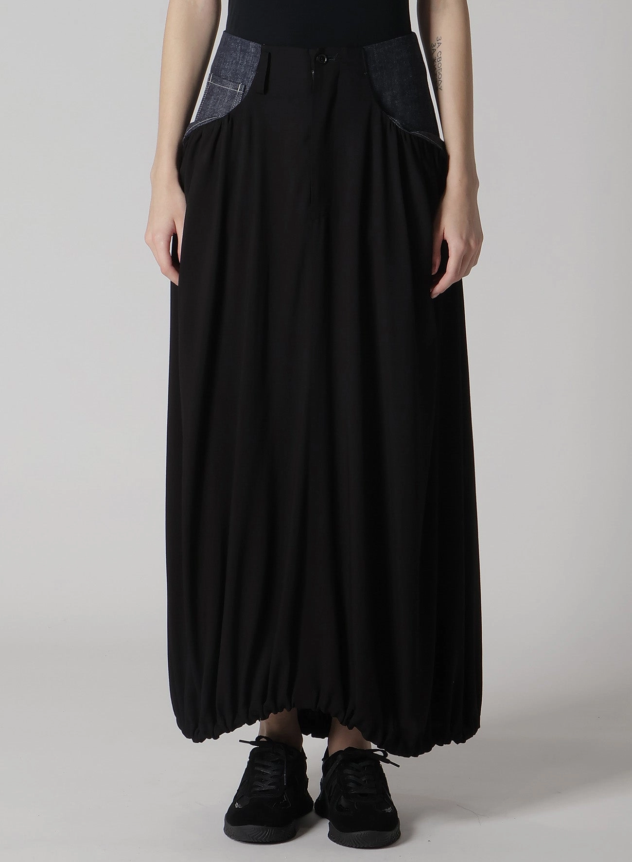 Neutral Tones Comfortable and Fashionable RIGID DENIM COMBINATION SKIRT