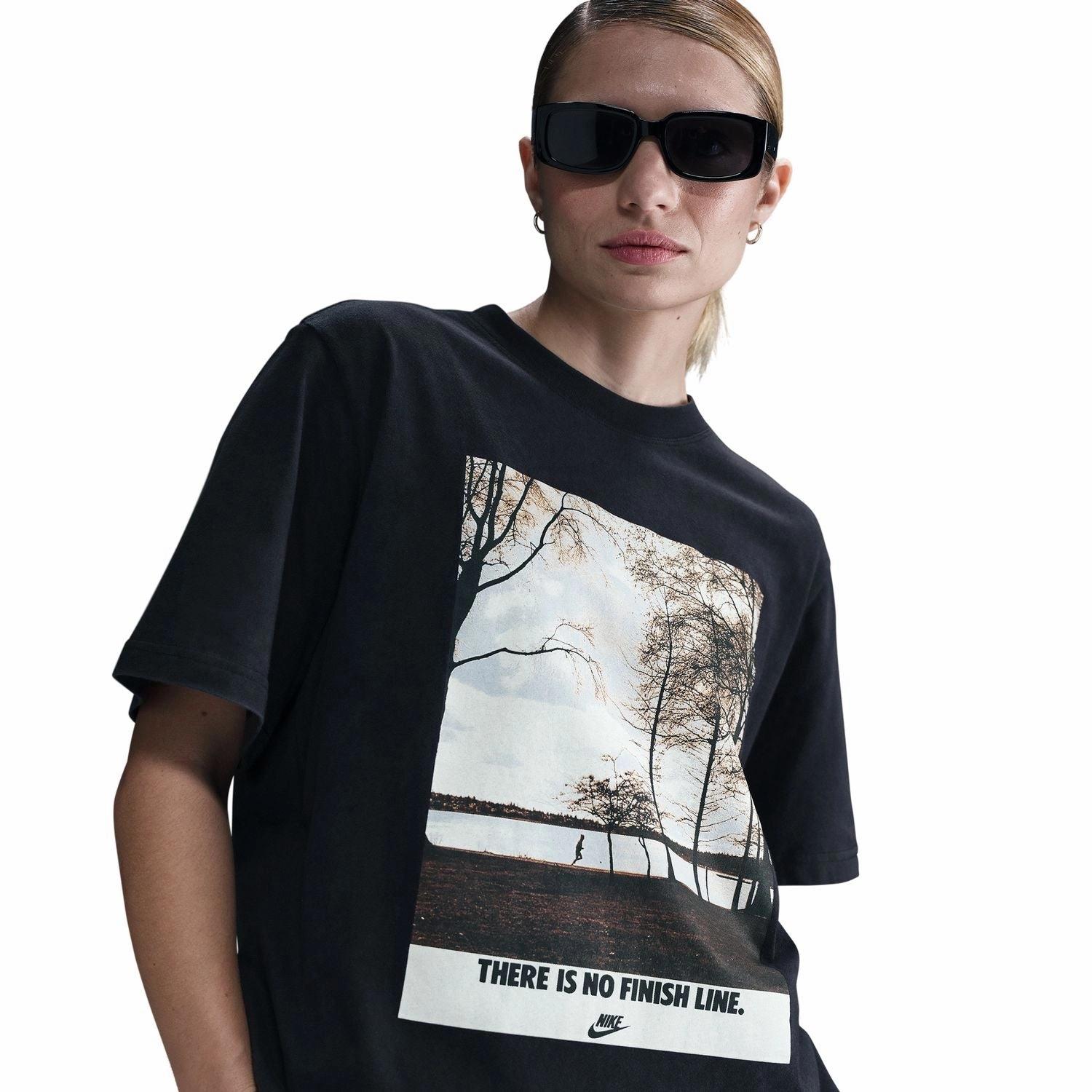 Minimalist Style Airflow Ventilation Run Photo Tee - Womens