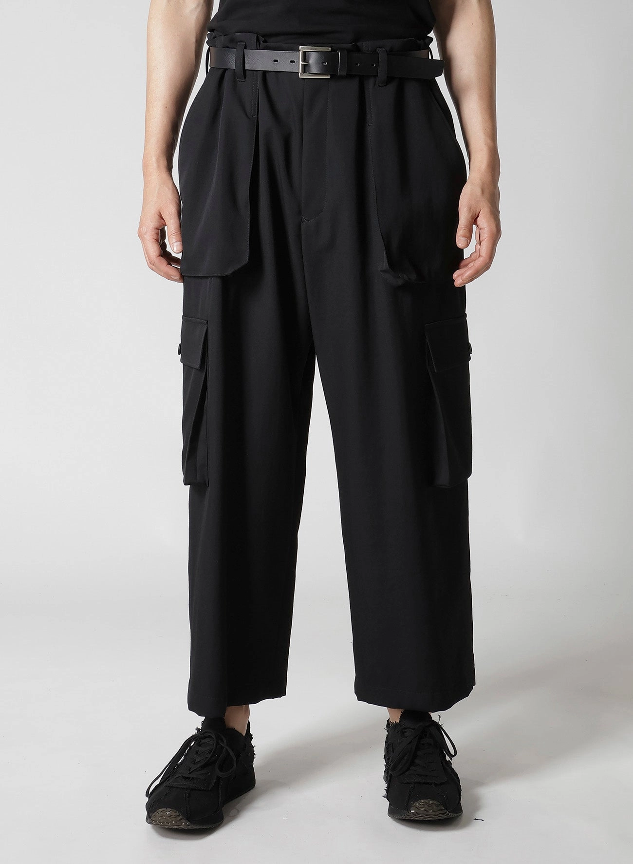 WOOL GABARDINE POCKET DETAIL PANTS Functional Layer Flattering Fit Wear