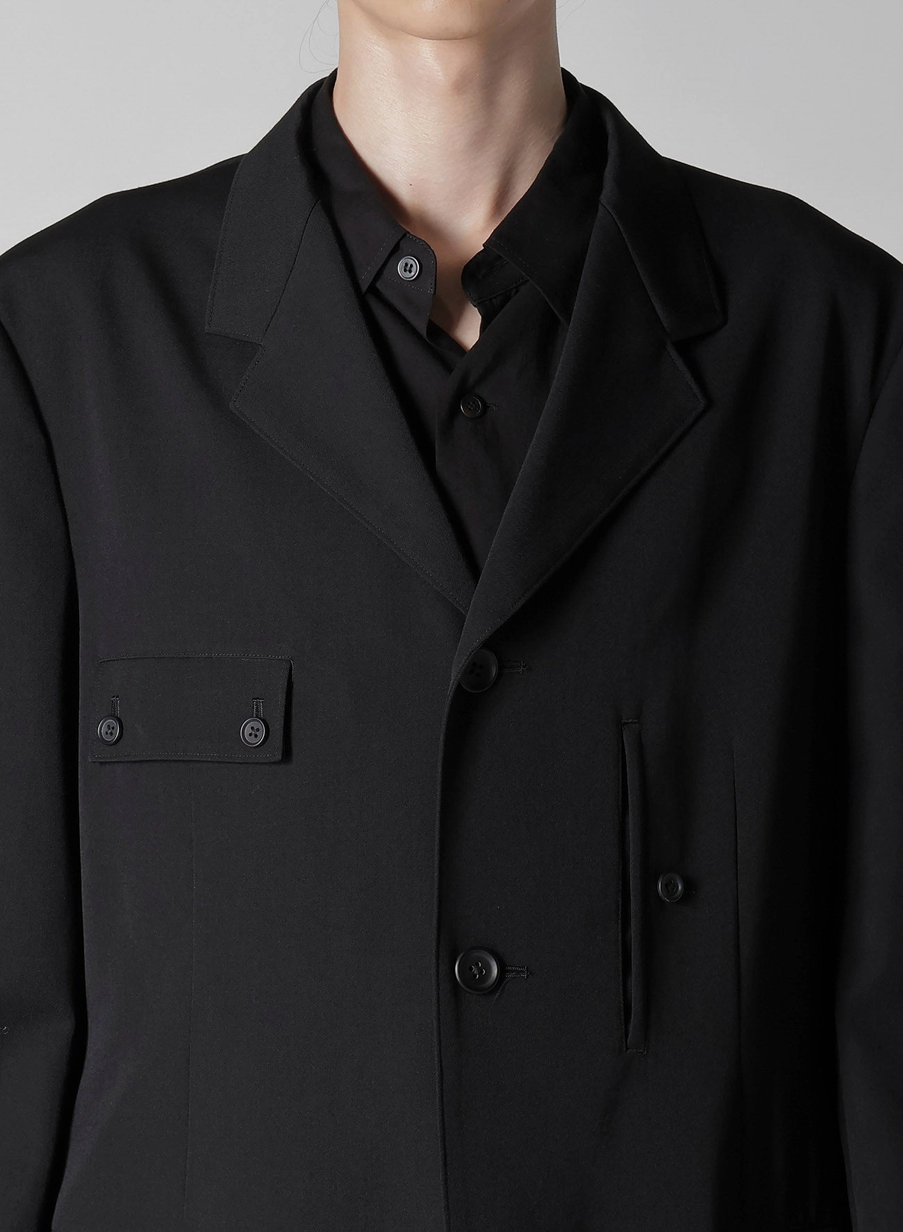 WOOL GABARDINE SLEEVE BUTTON DETACHABLE POCKET JACKET Core Function