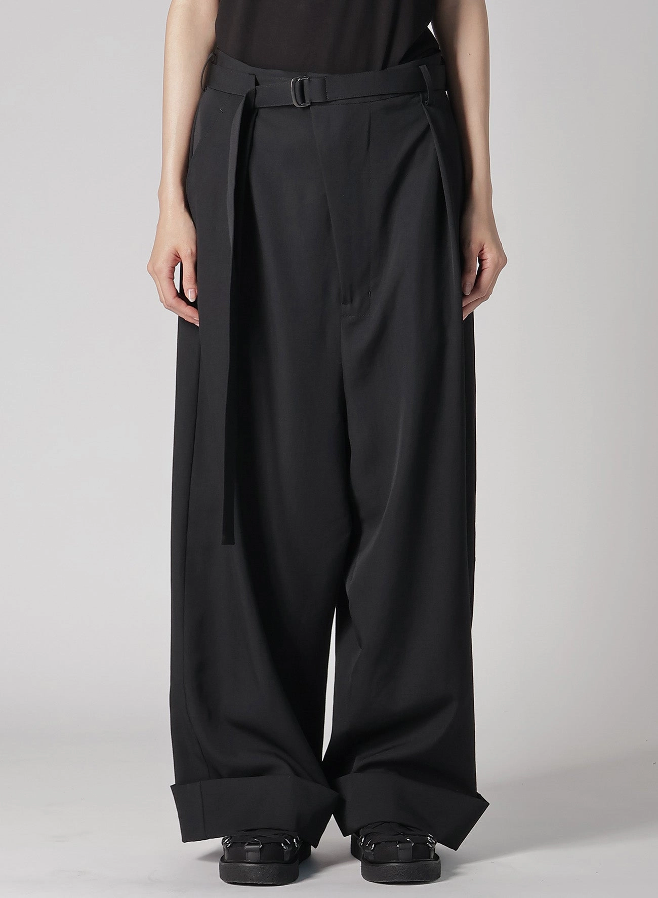 GABARDINE R-MACKIN LOOSE PANTS Light support All Season Wear