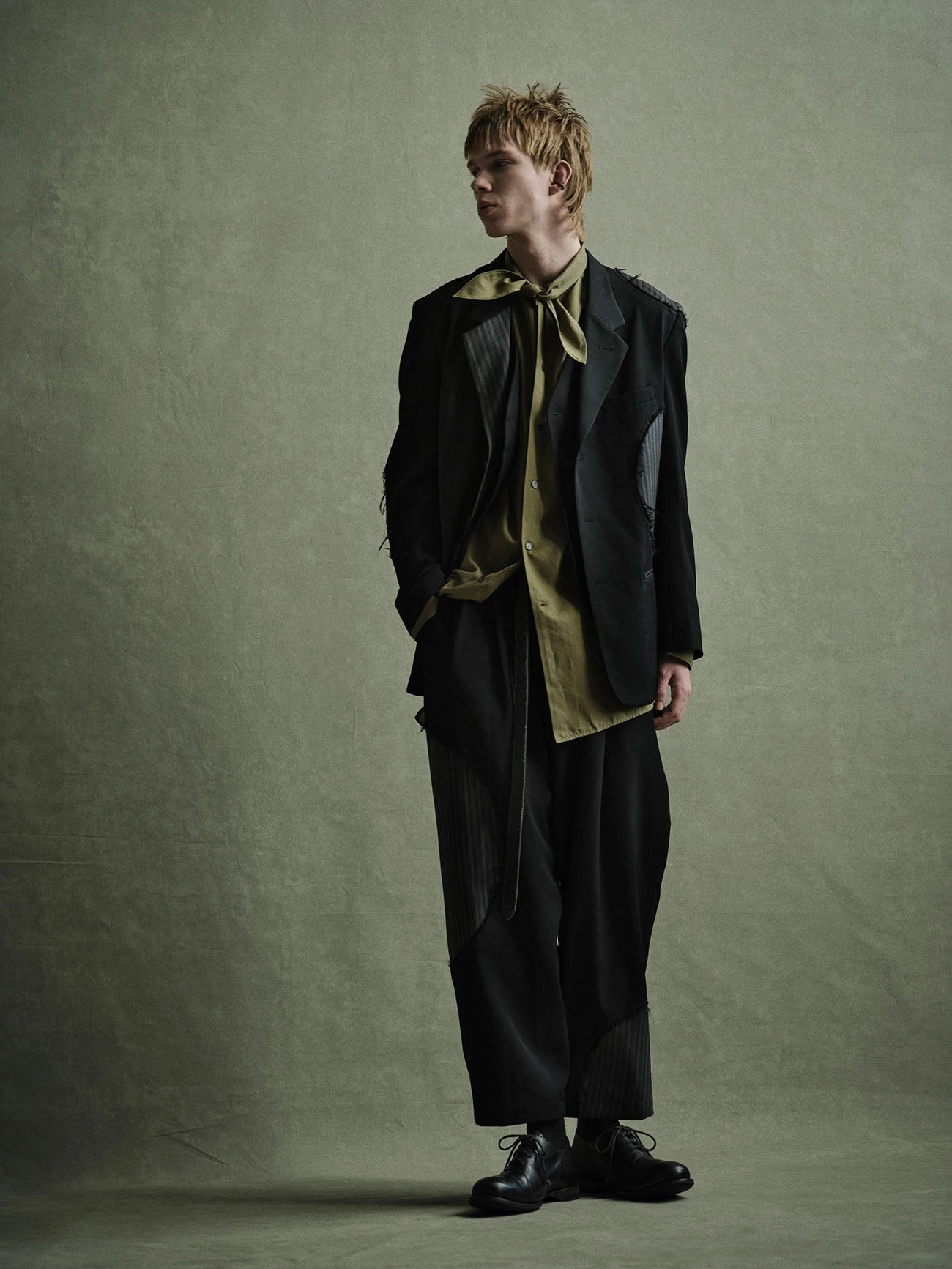 Quick Slip WASHER WOOL GABARDINE CUT-OUT STRIPED PANTS