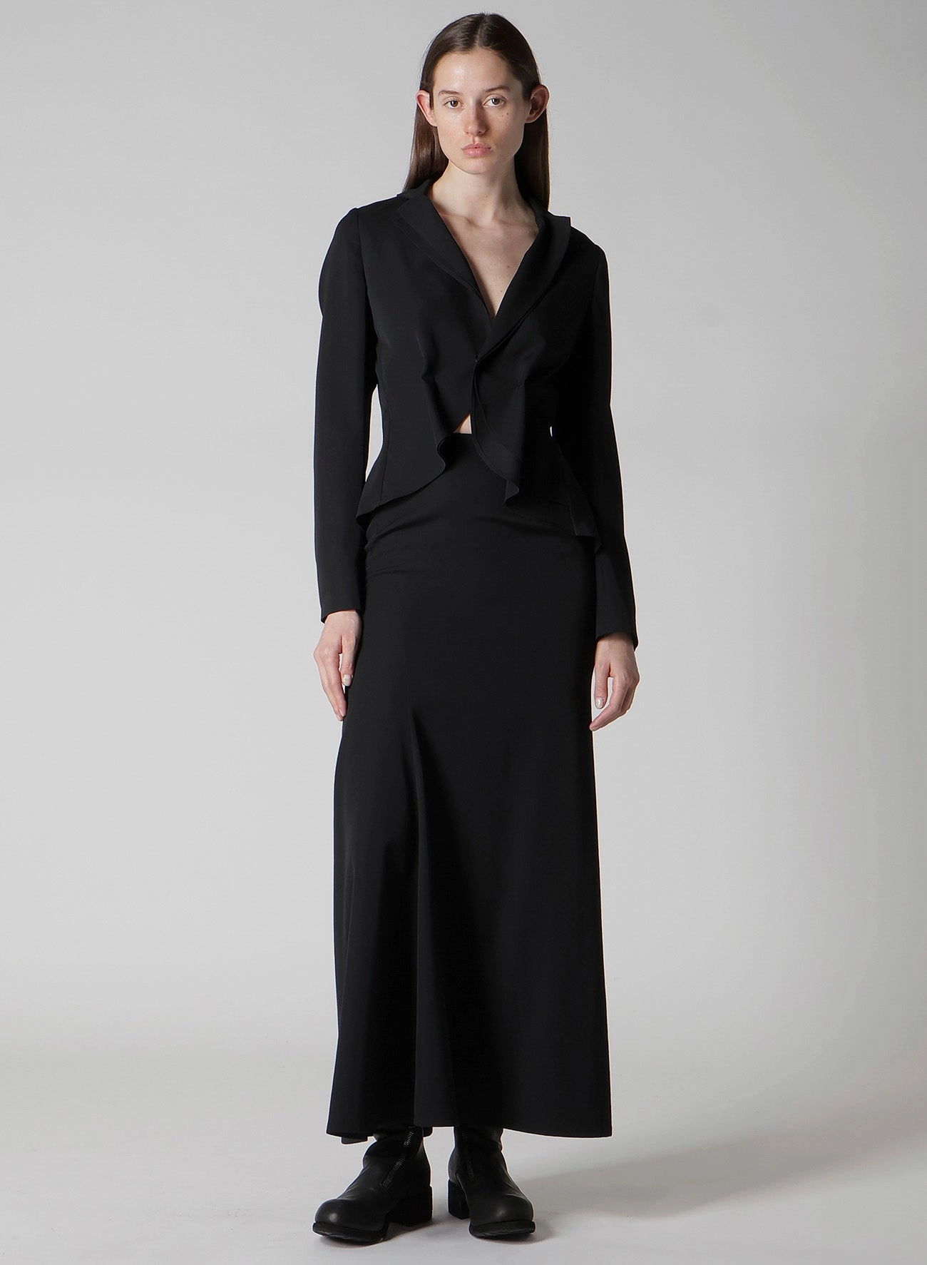 WOOL GABARDINE DIAGONAL CUTTING LONG SKIRT Neutral Form Sleek Feel