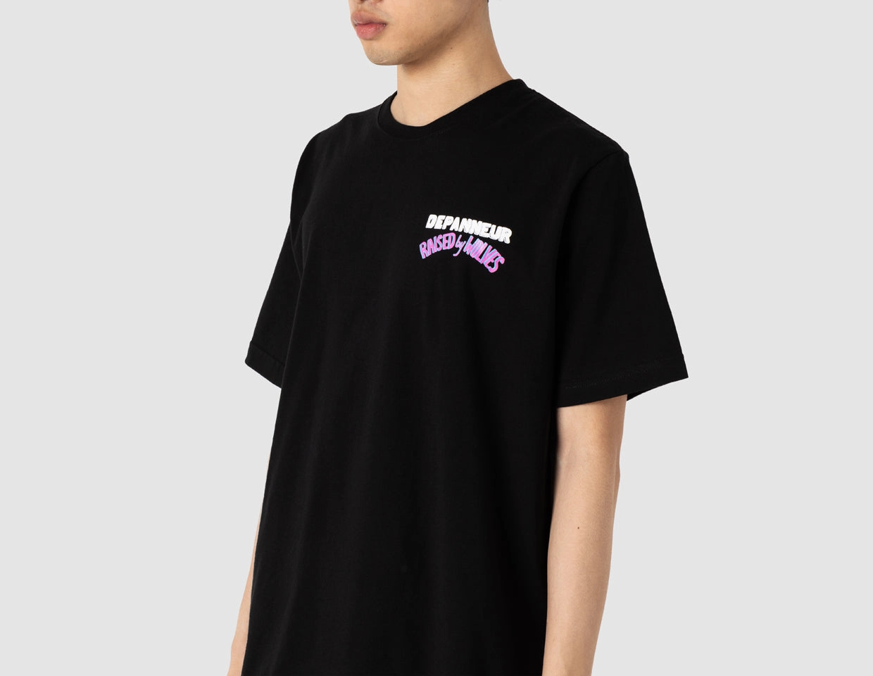 short sleeved Raised by Wolves Depanneur T-shirt / Black